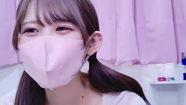 Snapshot of EMIRI_0426 chatting on March 18, 4:37 am EMIRI 0426 online show from March 18, 4:37 am