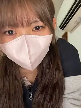 Snapshot of EMIRI_0426 chatting on March 25, 3:18 pm EMIRI 0426 online show from March 25, 3:18 pm