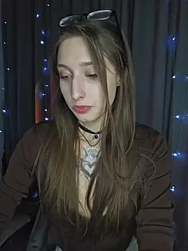 Emma Willson online show from April 17, 2:42 pm