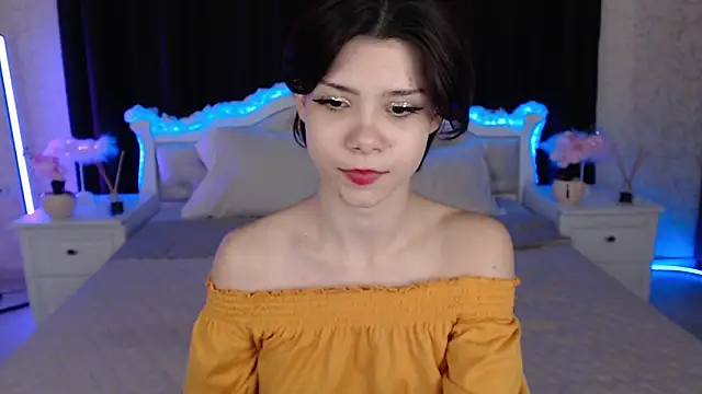 llittle-peachh online show from March 6, 6:26 pm