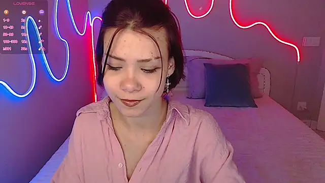 llittle-peachh online show from April 7, 7:58 pm