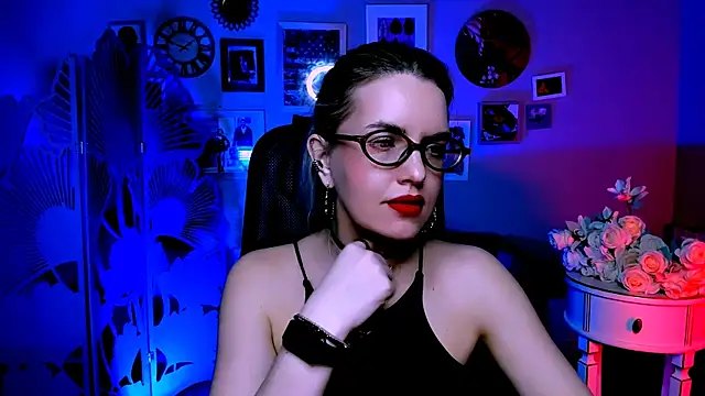 Snapshot of AliceSmite chatting on April 23, 8:57 am AliceSmite online show from April 23, 8:57 am