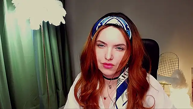 Snapshot of AliceSmite chatting on May 11, 2:45 pm AliceSmite online show from May 11, 2:45 pm