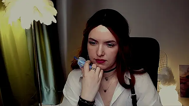 Snapshot of AliceSmite chatting on May 12, 11:29 am AliceSmite online show from May 12, 11:29 am