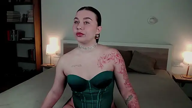 HermioneMoon online show from April 15, 3:30 pm