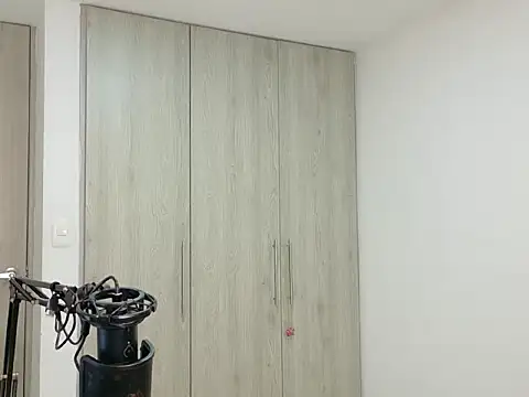 SarahMoonXO online show from April 19, 10:23 pm