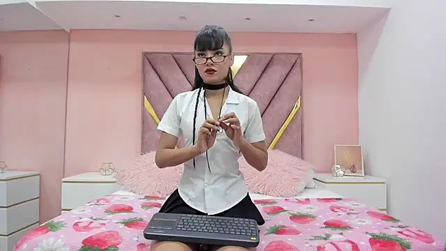 chloe larson online show from March 11, 11:16 am