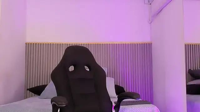 ashvalentine  online show from April 12, 7:41 pm