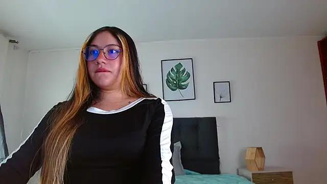 Snapshot of samanthachop chatting on June 30, 1:34 pm samanthachop online show from June 30, 1:34 pm