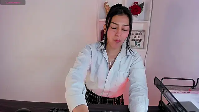 jaade doll online show from April 9, 2:22 pm