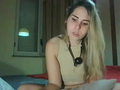 Emilyvuxa online show from March 22, 8:45 pm