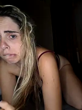Snapshot of Emilyvuxa chatting on May 18, 7:09 pm Emilyvuxa online show from May 18, 7:09 pm