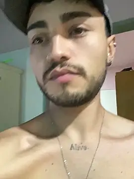 Snapshot of Lucasss2204 chatting on March 16, 5:44 am Lucasss2204 online show from March 16, 5:44 am