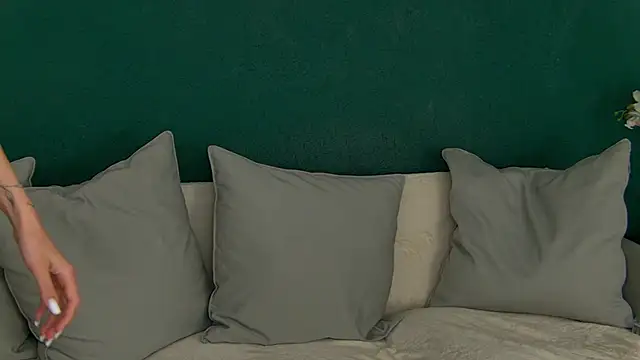 SkinnyNatty online show from March 29, 4:01 am