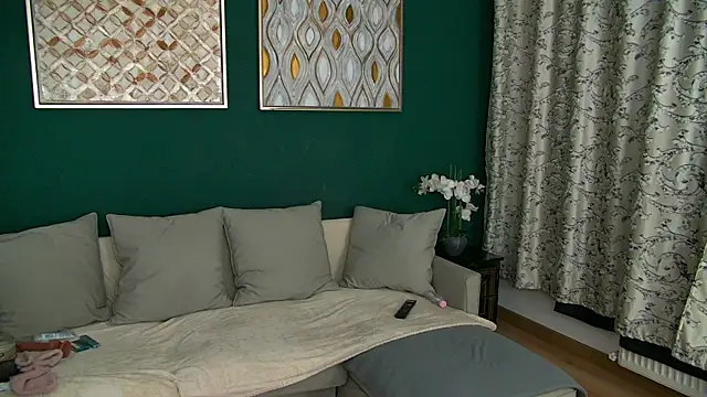 SkinnyNatty online show from April 5, 3:47 am