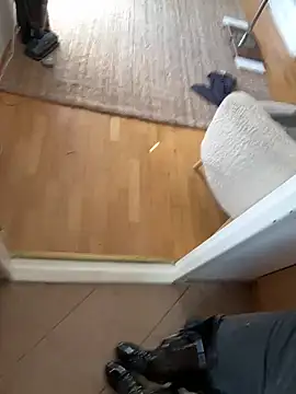 SkinnyLilly online show from April 21, 1:28 pm