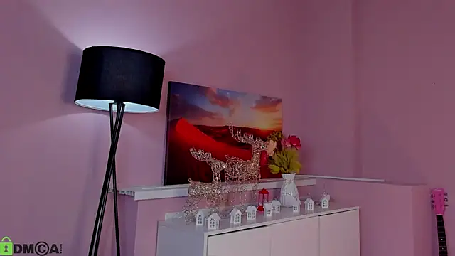 Snapshot of maxinemouse chatting on March 4, 6:14 pm maxinemouse online show from March 4, 6:14 pm