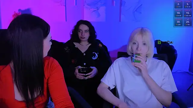 miss courtney  online show from April 23, 11:53 am