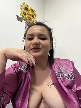 julietalovee online show from March 15, 8:09 am