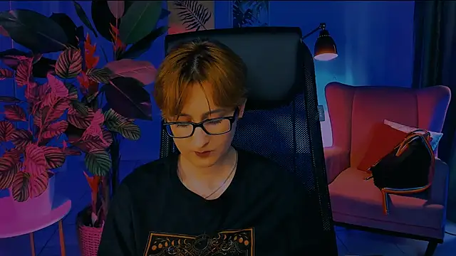 LixeLuna online show from April 1, 6:25 am