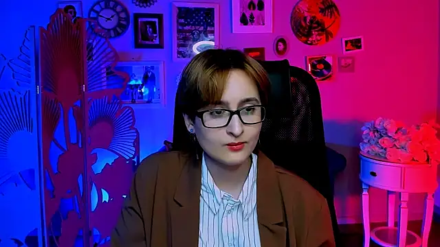 LixeLuna online show from April 7, 6:25 am