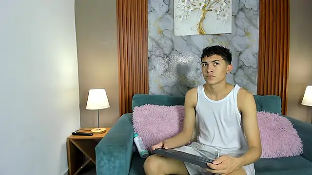 SKYN MAN online show from April 4, 2:54 am