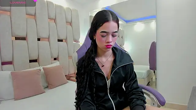 georgina kloss  online show from April 8, 4:29 pm