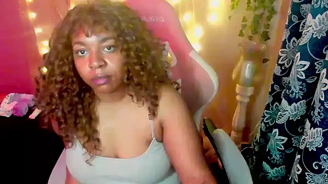Snapshot of Goddess_MercedesRedd chatting on April 11, 2:21 pm Goddess MercedesRedd online show from April 11, 2:21 pm