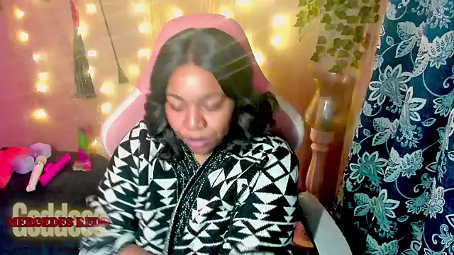 Snapshot of Goddess_MercedesRedd chatting on April 25, 1:36 pm Goddess MercedesRedd online show from April 25, 1:36 pm