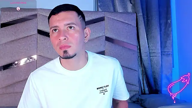 AxelNoiir  online show from March 4, 6:47 pm