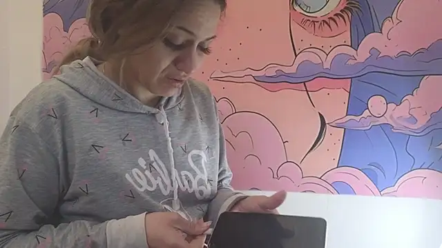 Caroline hernandes online show from June 19, 1:26 pm