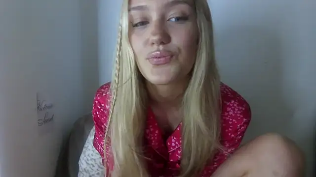 misslaylaV online show from May 30, 8:28 pm