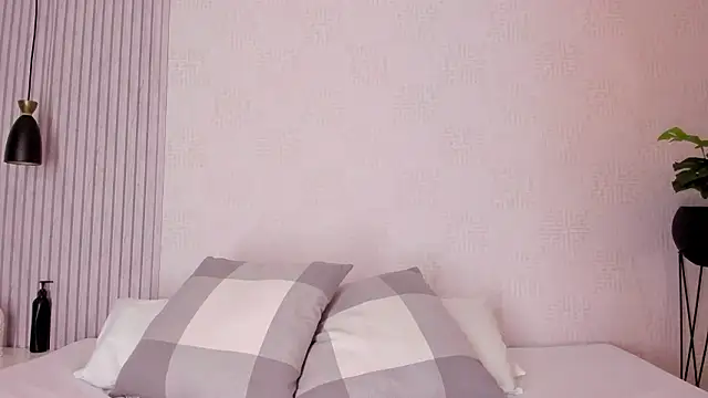 ManuelaMontes  online show from March 25, 11:38 am