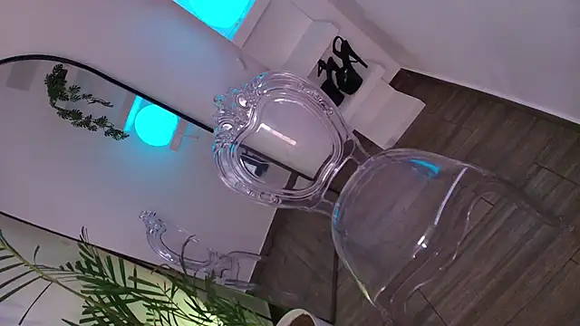 dalilathoms  online show from April 7, 9:15 pm