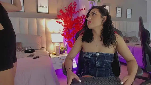 Snapshot of Kiara_Kismet_ chatting on June 21, 2:36 am Kiara Kismet online show from June 21, 2:36 am