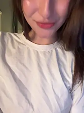 LunarQueenn online show from April 3, 8:51 pm