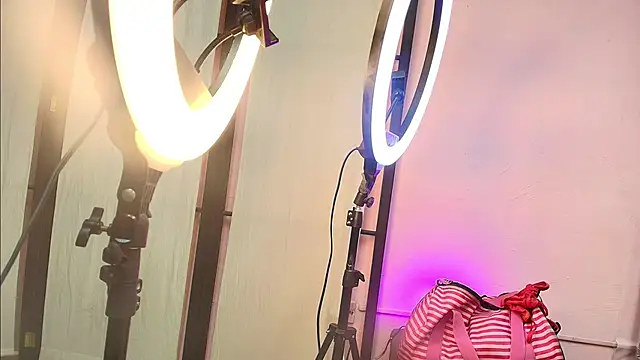 mia turnerr online show from April 28, 4:17 am