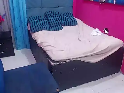 hotsex couple online show from March 8, 2:04 am