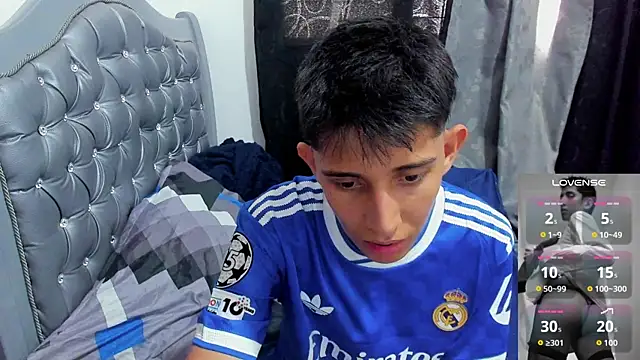 gomitaboy1 online show from April 7, 7:25 pm