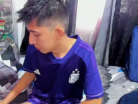 gomitaboy1 online show from April 12, 7:19 pm