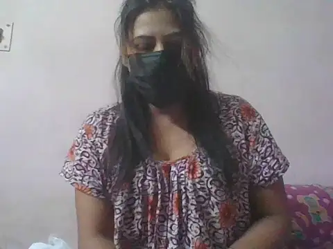 DRAMA  QUEEN online show from March 31, 10:04 am