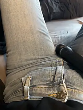 aleexii s online show from April 13, 3:50 pm