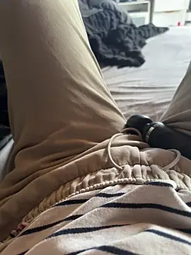 aleexii s online show from April 21, 10:10 am