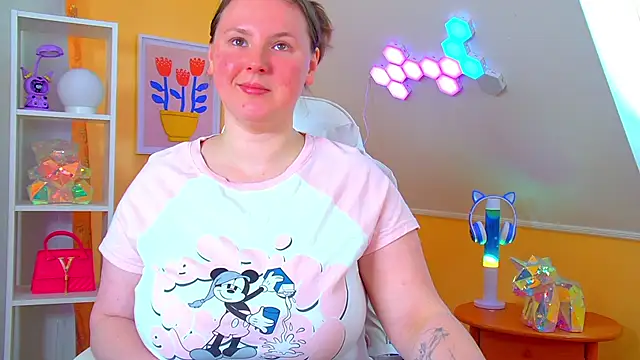 MelodyMoores online show from April 22, 6:38 am