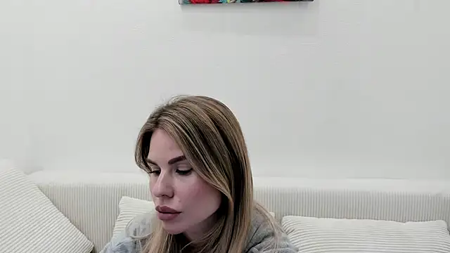 Snapshot of MollyCem chatting on March 12, 4:24 pm MollyCem online show from March 12, 4:24 pm