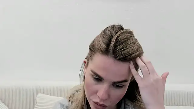 Snapshot of MollyCem chatting on March 13, 6:25 pm MollyCem online show from March 13, 6:25 pm