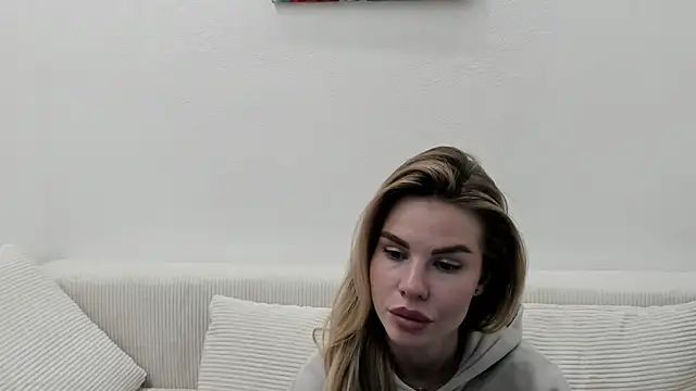 Snapshot of MollyCem chatting on March 22, 6:44 pm MollyCem online show from March 22, 6:44 pm