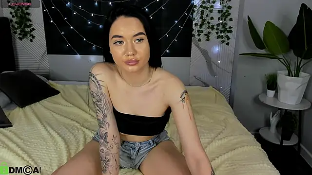 L1llian Lee online show from March 4, 11:38 am