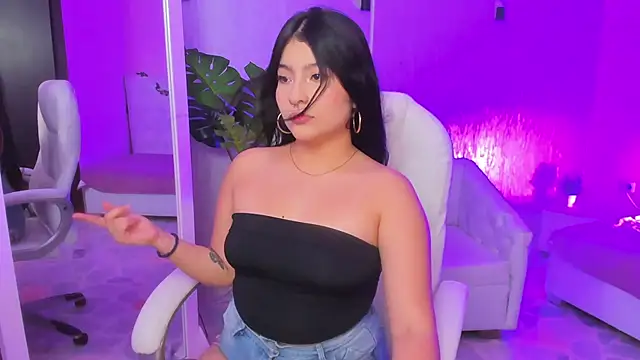 HannaLee333 online show from March 17, 2:38 am