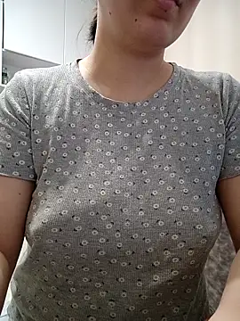 Emi hot1 online show from March 10, 5:18 pm